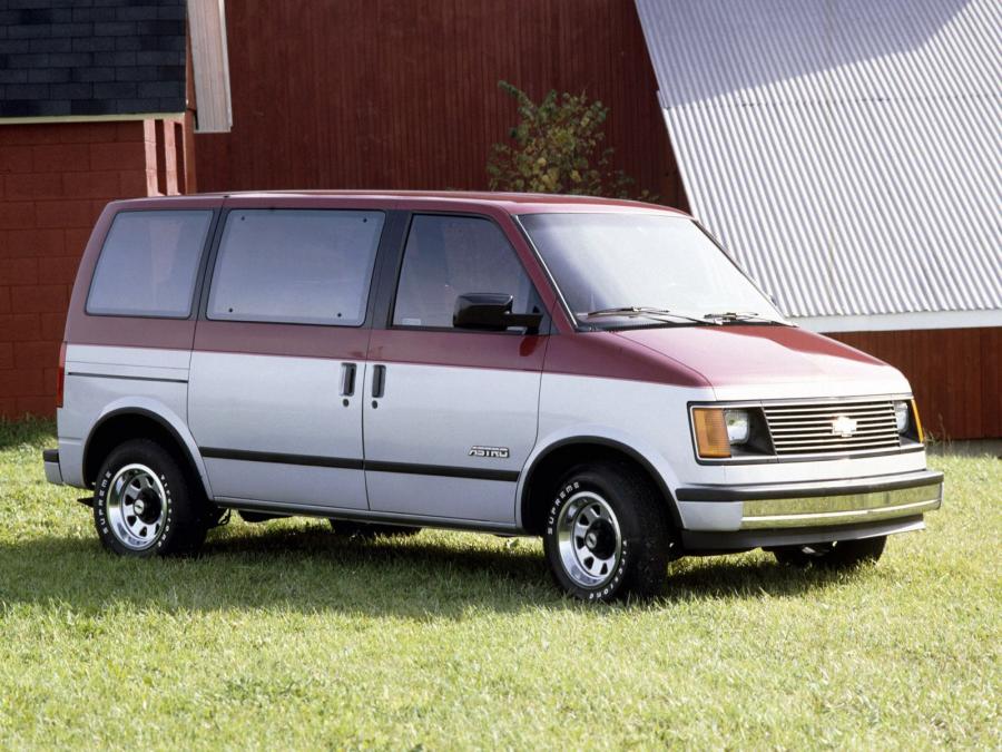  Chevrolet Astro 1985 года  (фото 2 из 6)